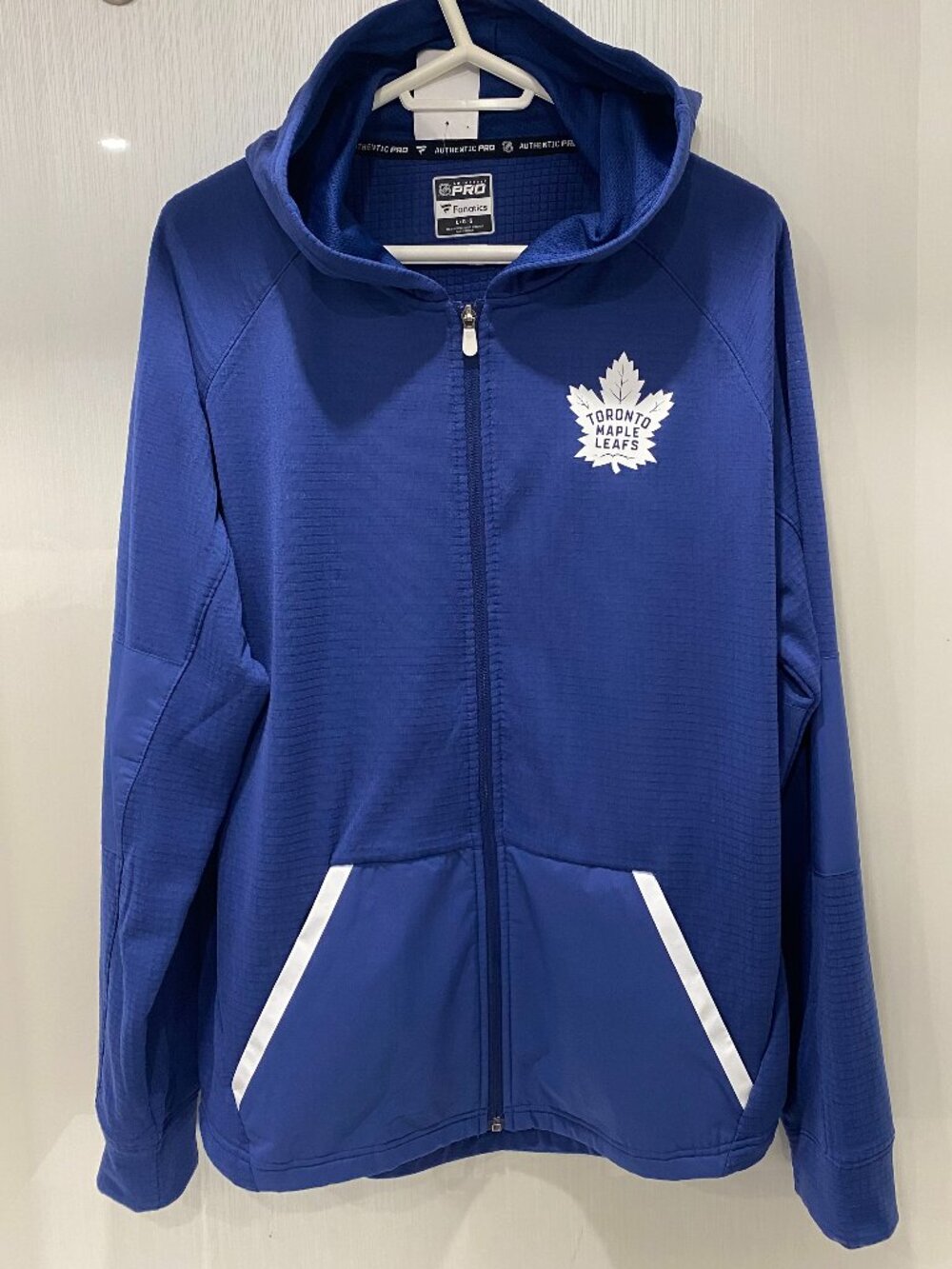 Leafs Zip-Up Hoodie Brand new/Never Worn - Large